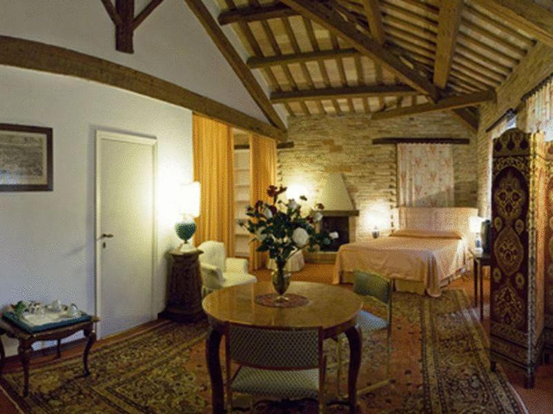 مبيت وإفطار ماشيراتا Palazzo Dalla Casapiccola الغرفة الصورة
